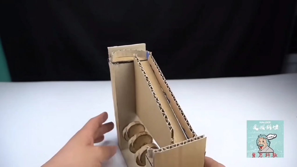 如何用纸板制作滚珠攀岩机
