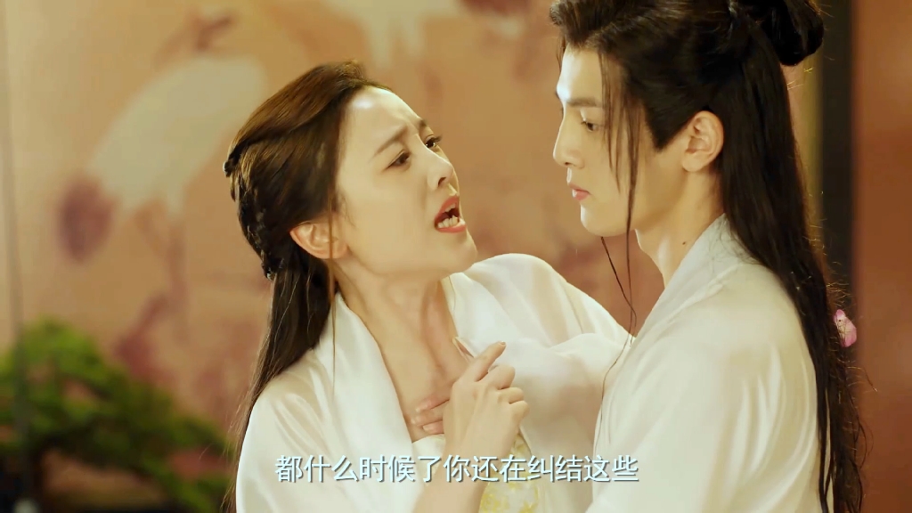 苏音音意外召唤宁修睿,二人尴尬相拥