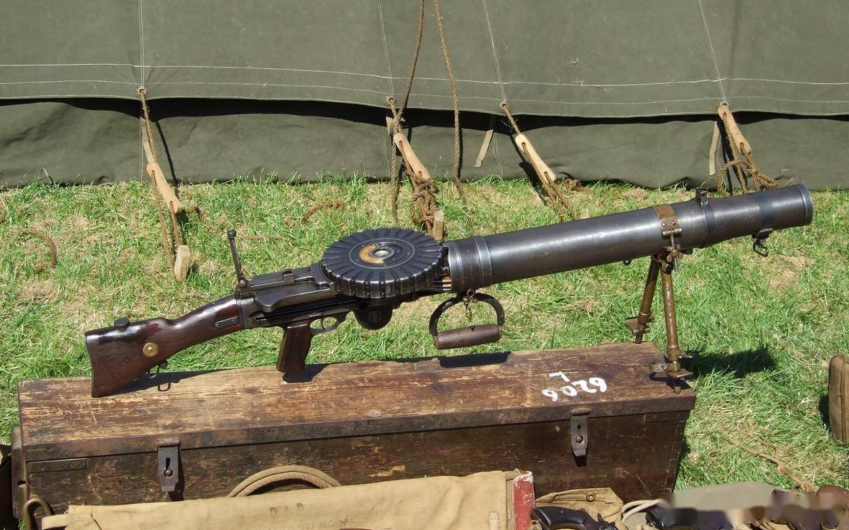 英国刘易斯轻机枪