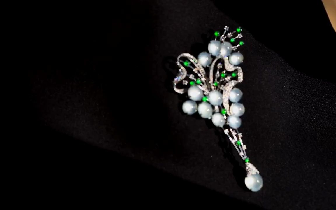 高冰玻璃种蛋面胸针两用 精美翡翠吊坠女