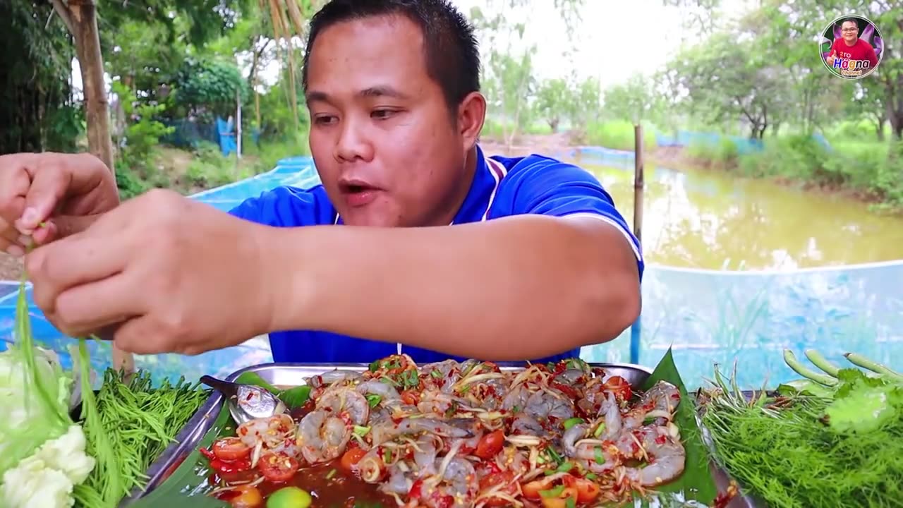 [图]กินตำกุ้งสดเนื้อเด้งกรุบๆ ม้วนกับผักกรอบแซ่บนัวสุดยอด