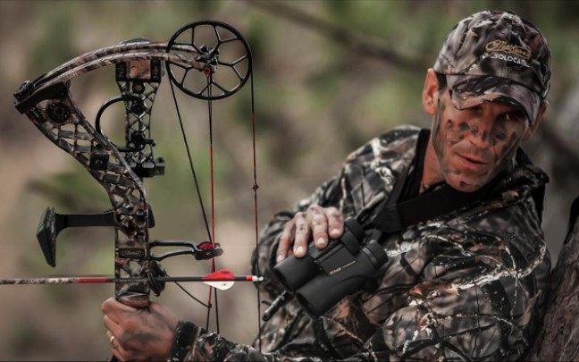 外国职业猎人,用复合弓狩猎巨兽!