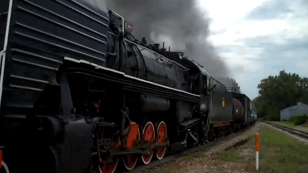 美国购买前进型7081号蒸汽机车动态运转