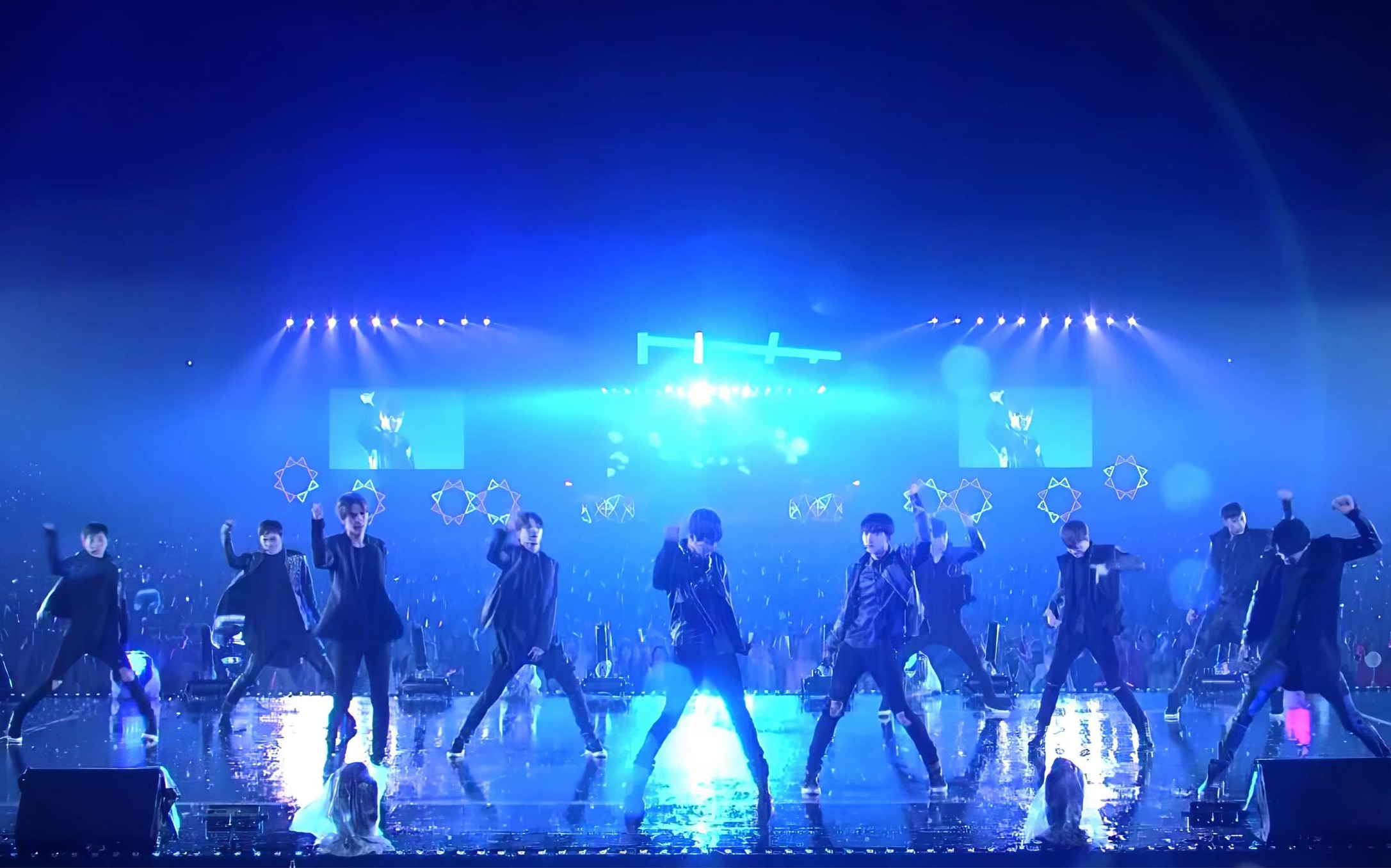 [图]【4K 舞台】EXO《 MAMA 》SMTOWN 20141005