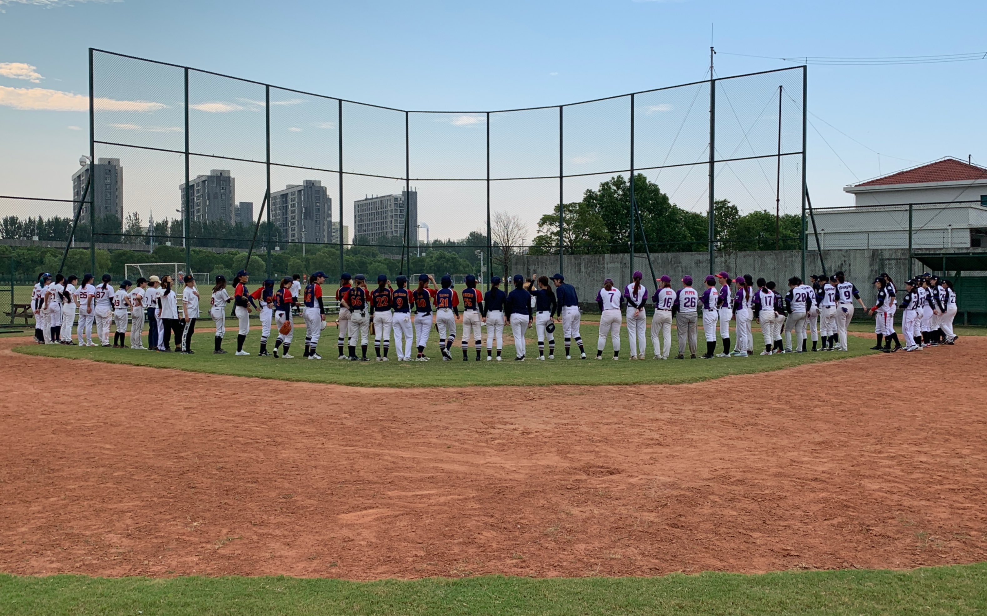 上海女子棒球界恩怨对决 前台湾职业选手竟输给了玩自拍的妹子 【ssg