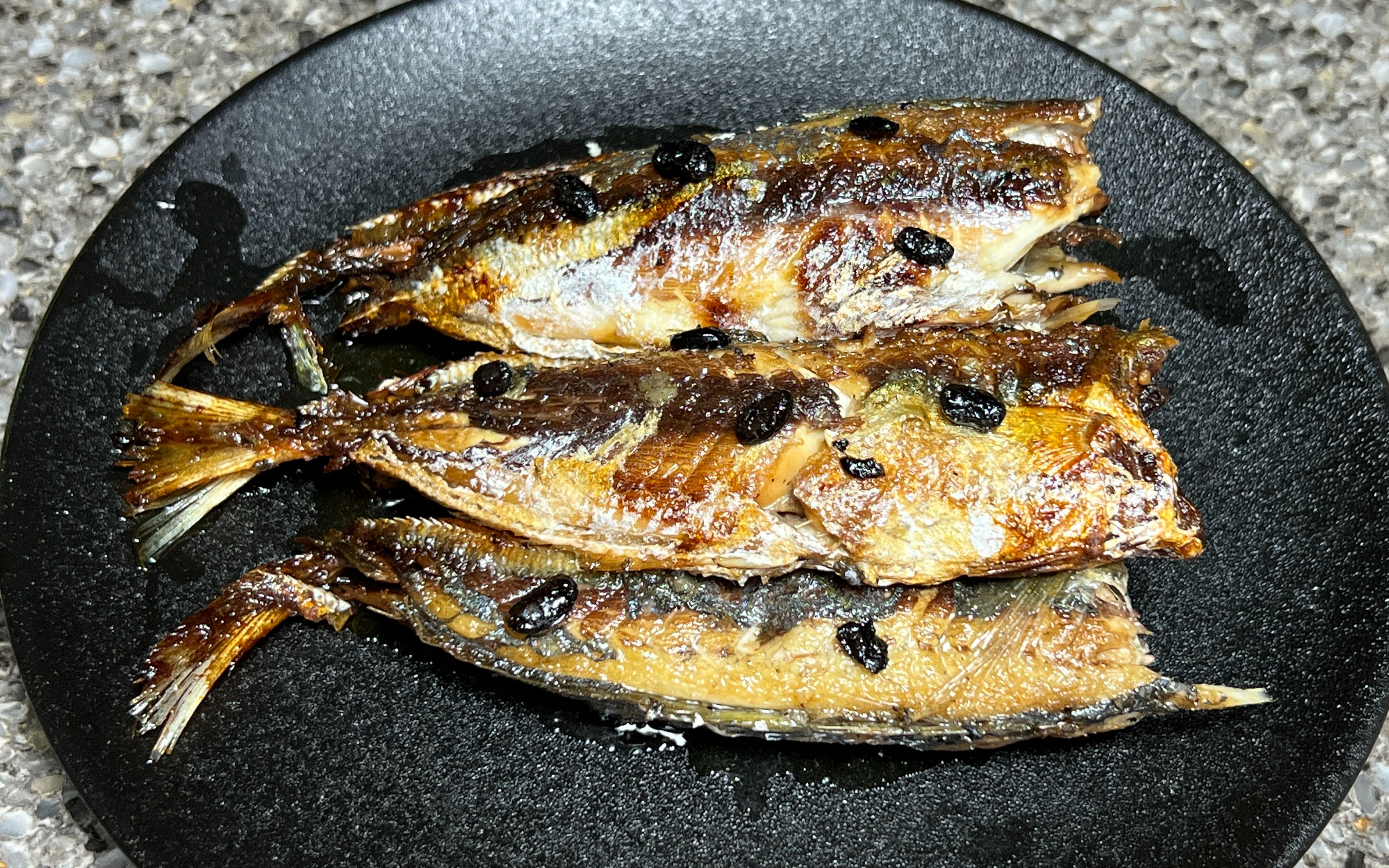 罐頭豆豉巴浪魚做法,出鍋軟嫩入味,骨頭也酥了,好吃又下飯