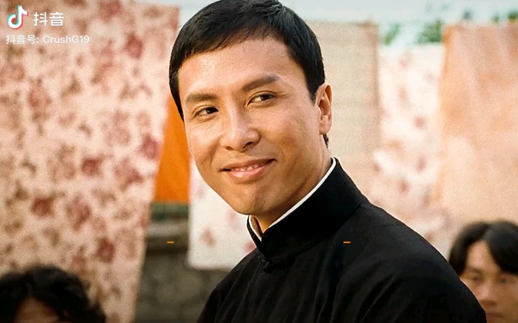 武打巨星甄子丹饰演了全是扮猪吃老虎的角色