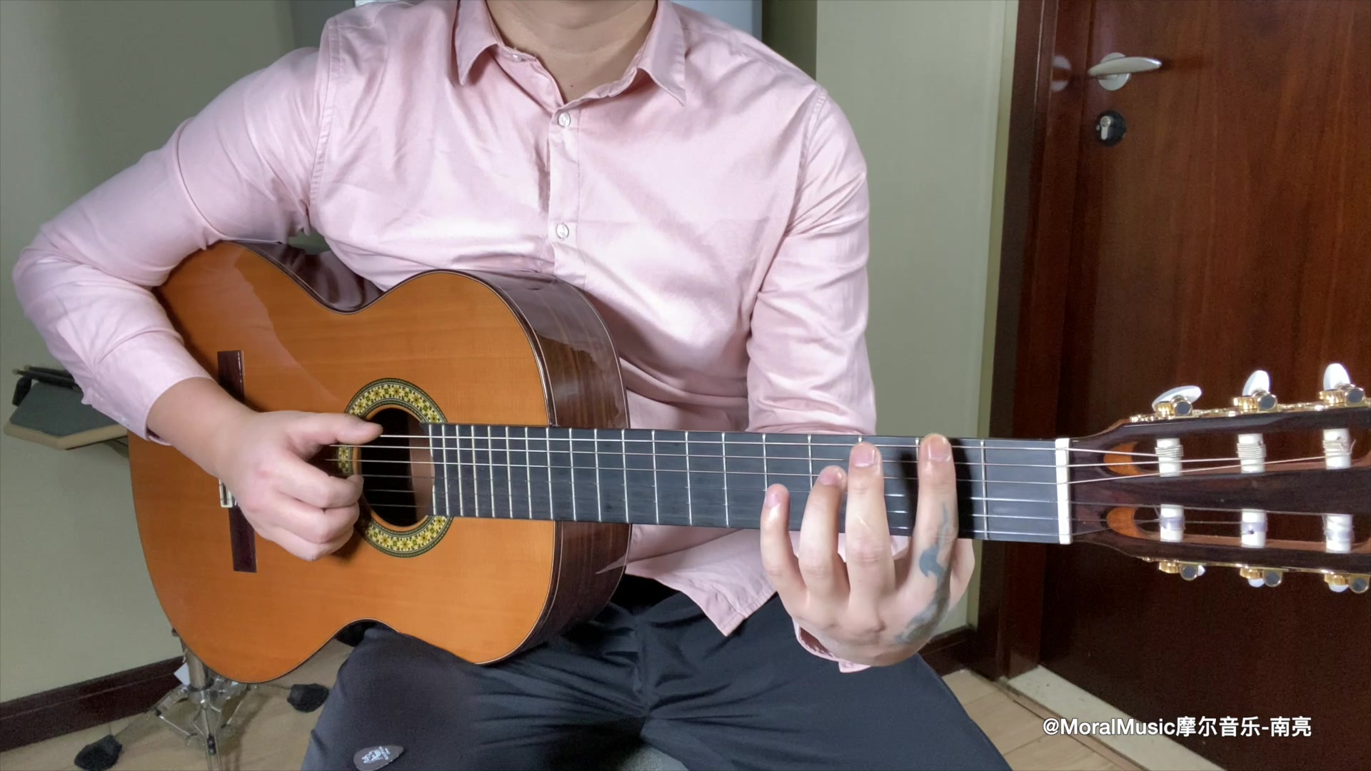 疫情期间#每日一练共渡难关#摩尔音乐每日-吉他(06)_哔哩哔哩 (゜-゜)