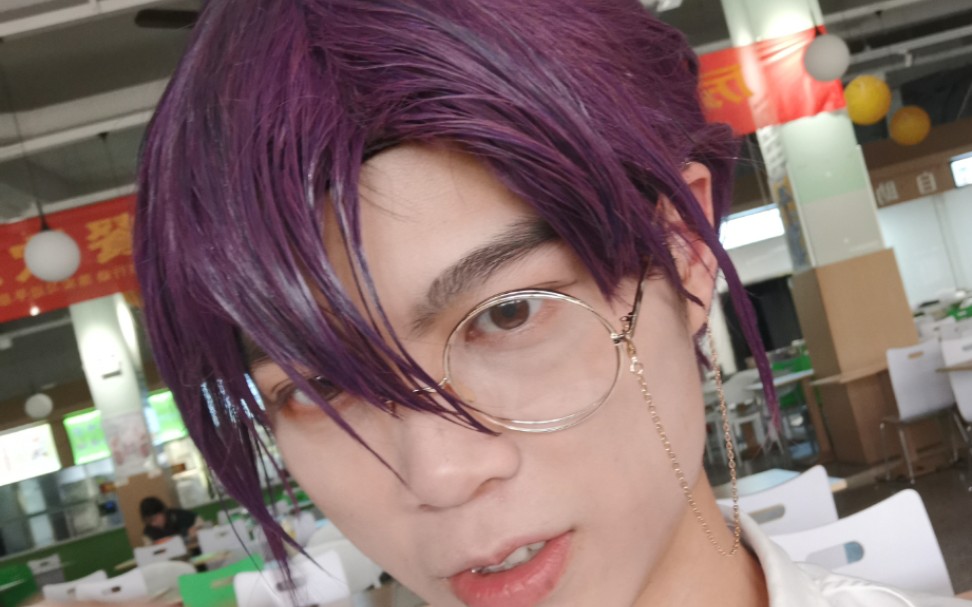 我是杀马特团长长沙分长,虎哥说马上乘飞机过来把我头套薅下来.