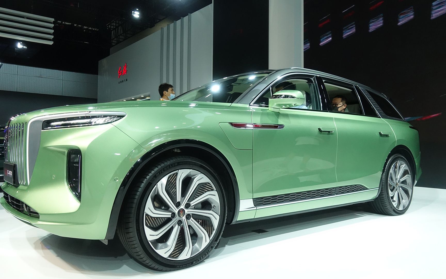 两分钟带你看懂广州车展上的红旗e-hs9