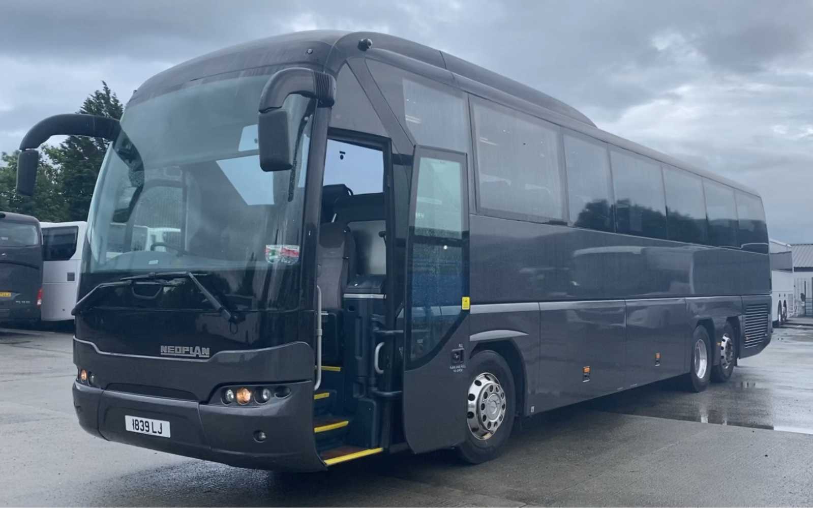 neoplan tourliner 55seats 6x2 coach