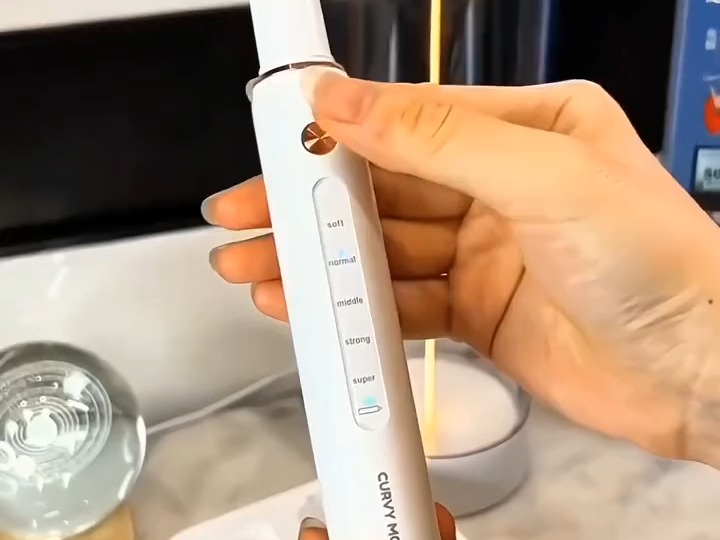 月儿弯弯洁牙器超声波洗牙器牙齿清洁美牙仪冲牙神器去除烟渍牙垢