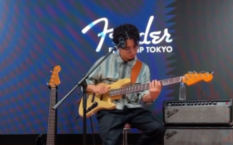 [图]【搬运】新井和辉 Fender 8/22 ins live bass生演奏 (有一小段Tokyo Rendez-Vous)