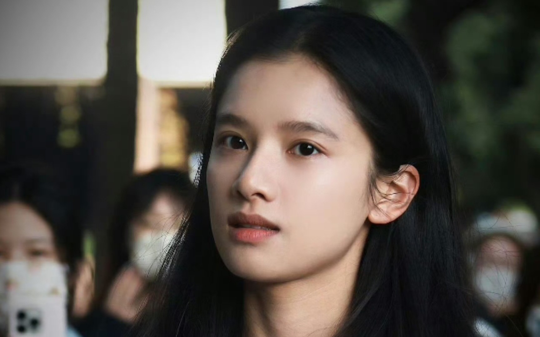 天啊张婧仪连路拍生图都那么美,太漂亮了!