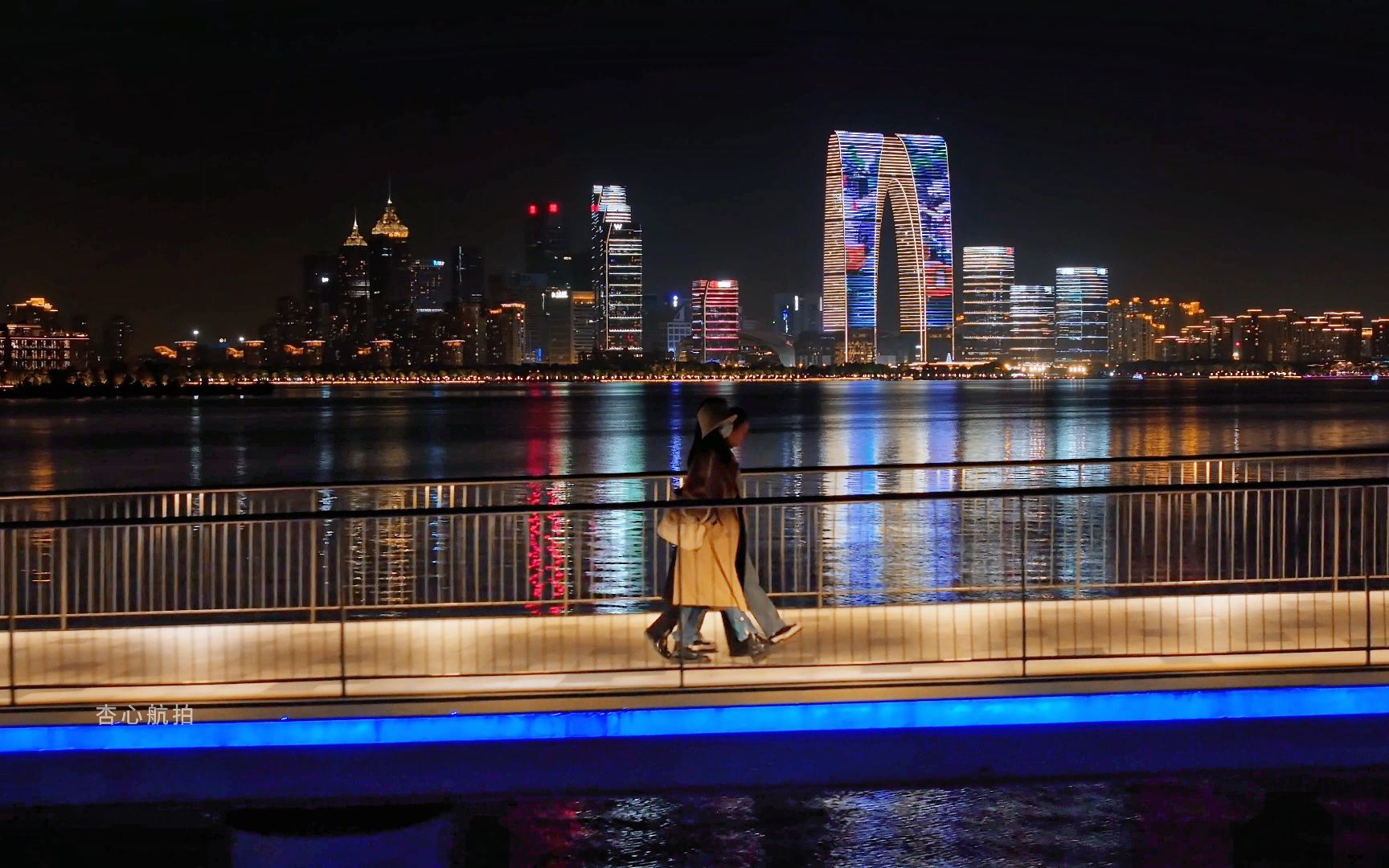 苏州金鸡湖夜景总能带给人舒适感,幸福感!