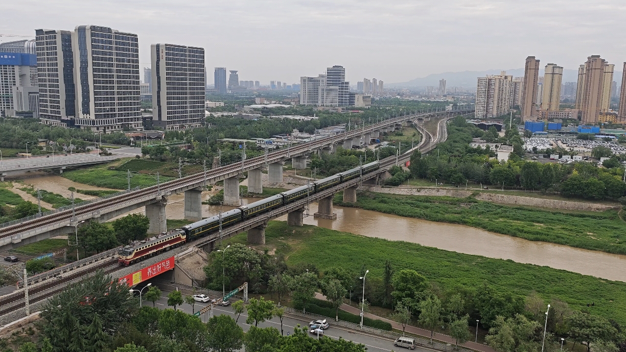 【陇海铁路】西局西段ss7c-0091牵引7007次通过浐河