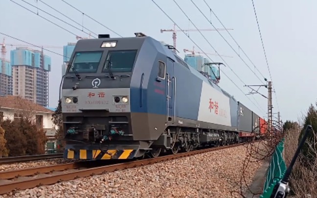 【中国铁路】郑局郑段 hxd1b 0432牵引x8409次货物列车通过砀山南关