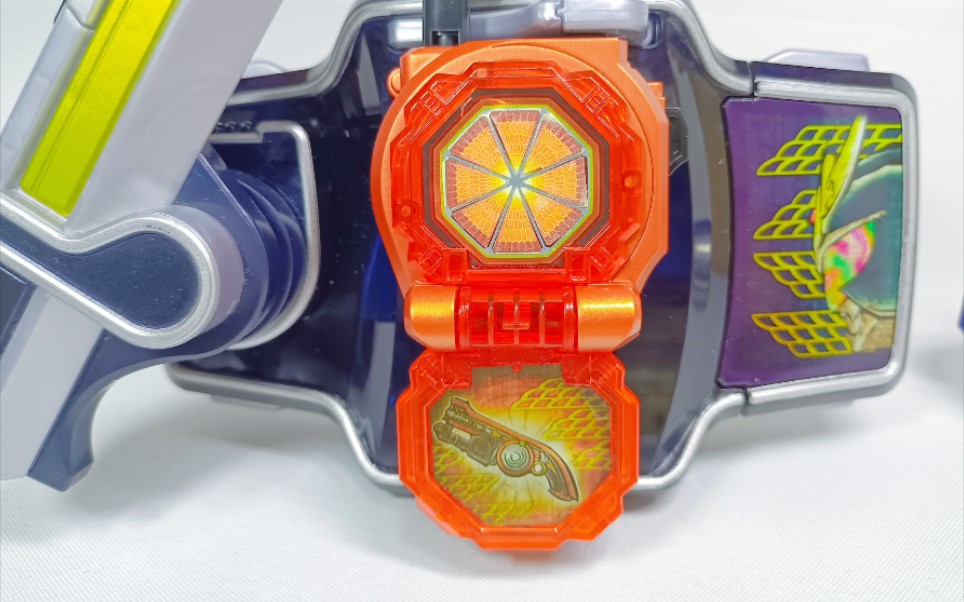 20块的胜哄锁没有阉割反而新增音效假面骑士铠武扭蛋胜哄锁种音效测评