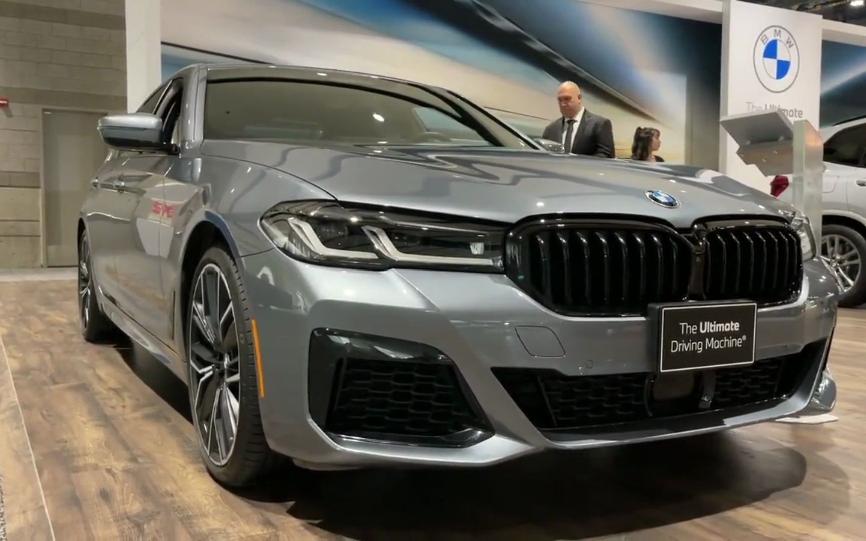 升级双联大屏,配2.0t 8at 后驱,2024款宝马5系亮相