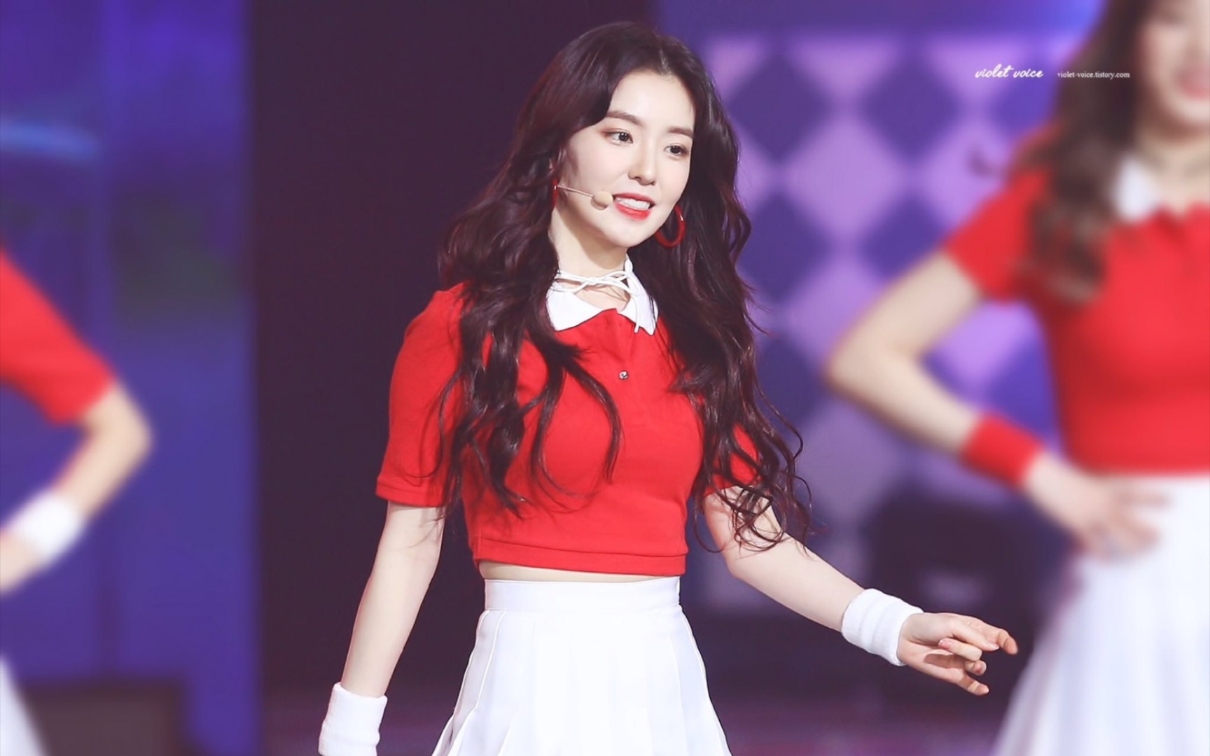 【裴珠泫】卷发红衣79美的太突出啦◎在人群中一眼就能找到你