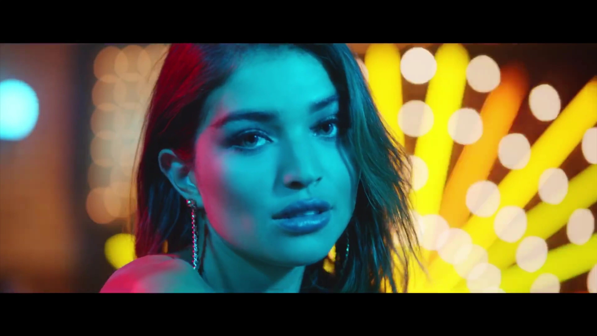 加拿大巨星the weeknd(威肯) - hawái remix