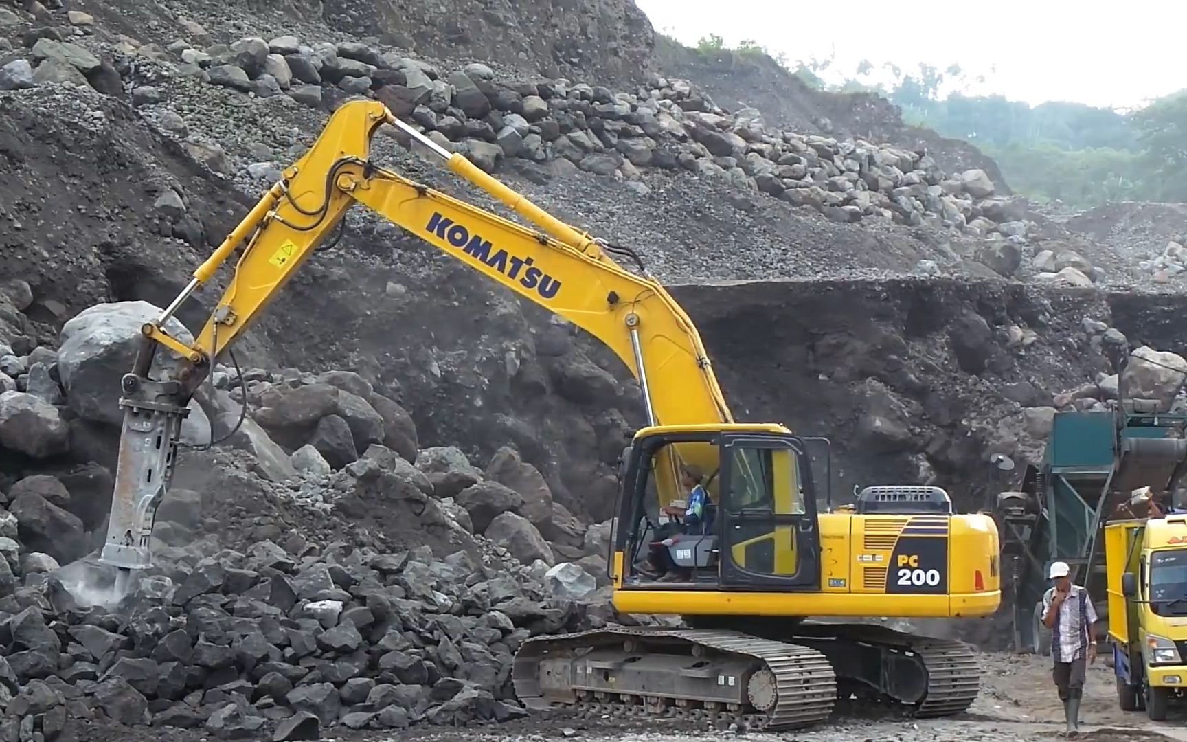 小松pc200使用破碎锤