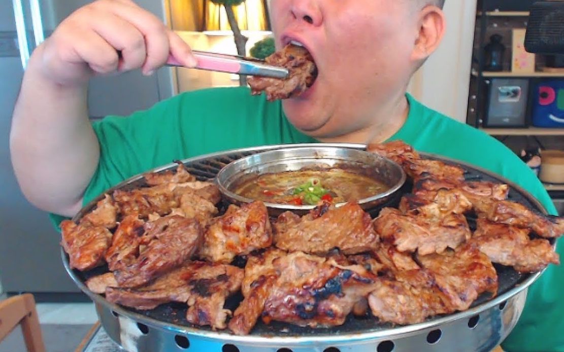 韩版^(*~(oo)~)^猪皇殿下 - 甜蜜的"猪排"咸咸的"江大酱"吃播篇!