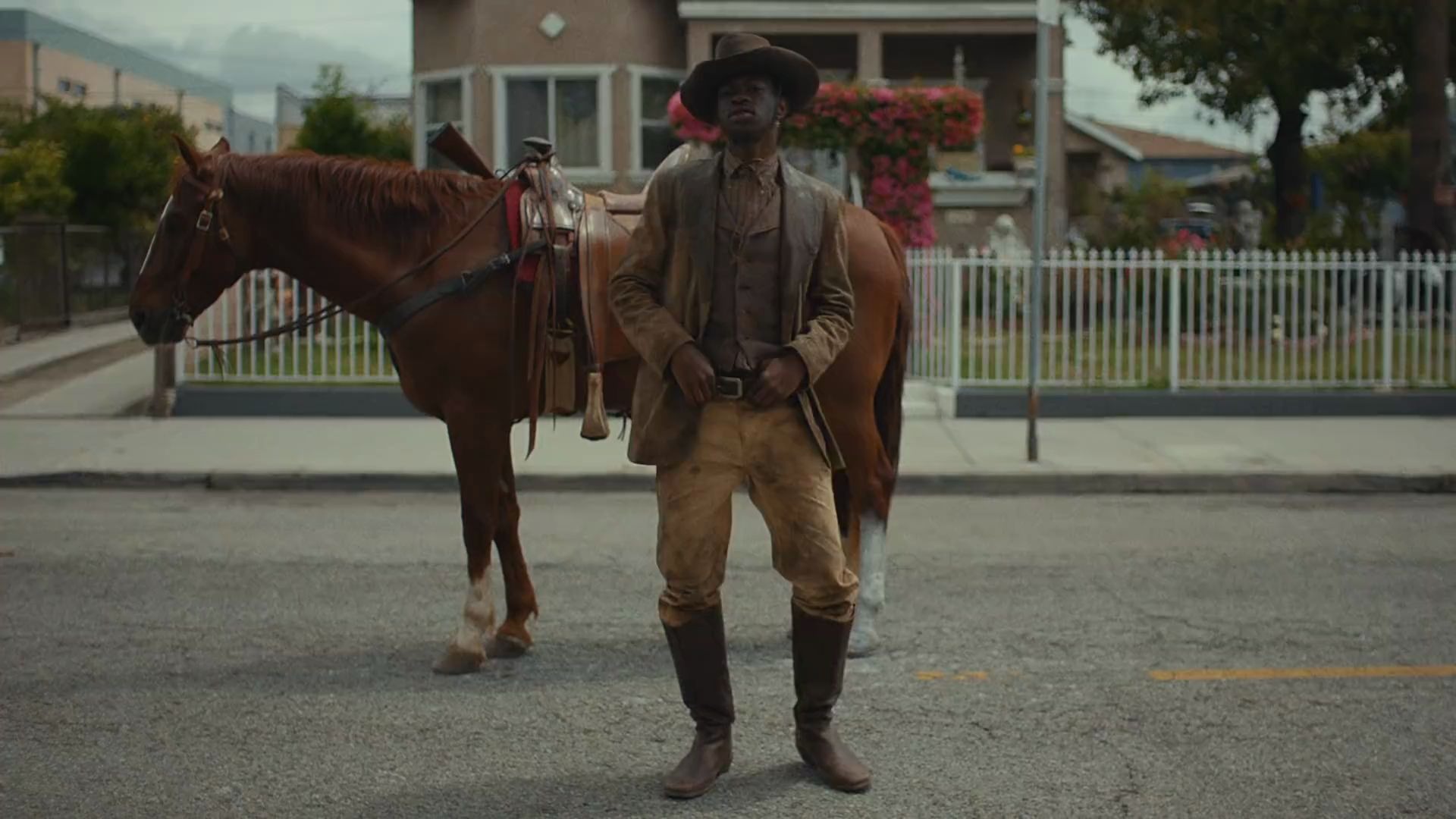 [图]Old Town Road 老城之路MV