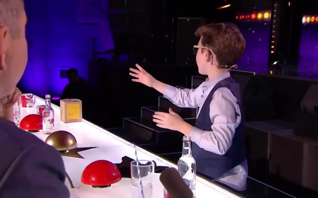 2020英国达人秀最精彩的魔术表演_哔哩哔哩 (゜-゜)つロ 干杯~-bili