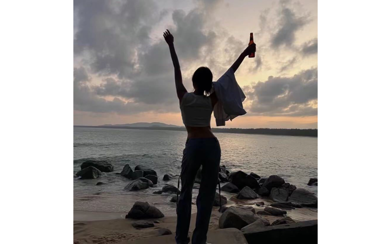 无论是一个人还是一双人,都要拥抱阳光