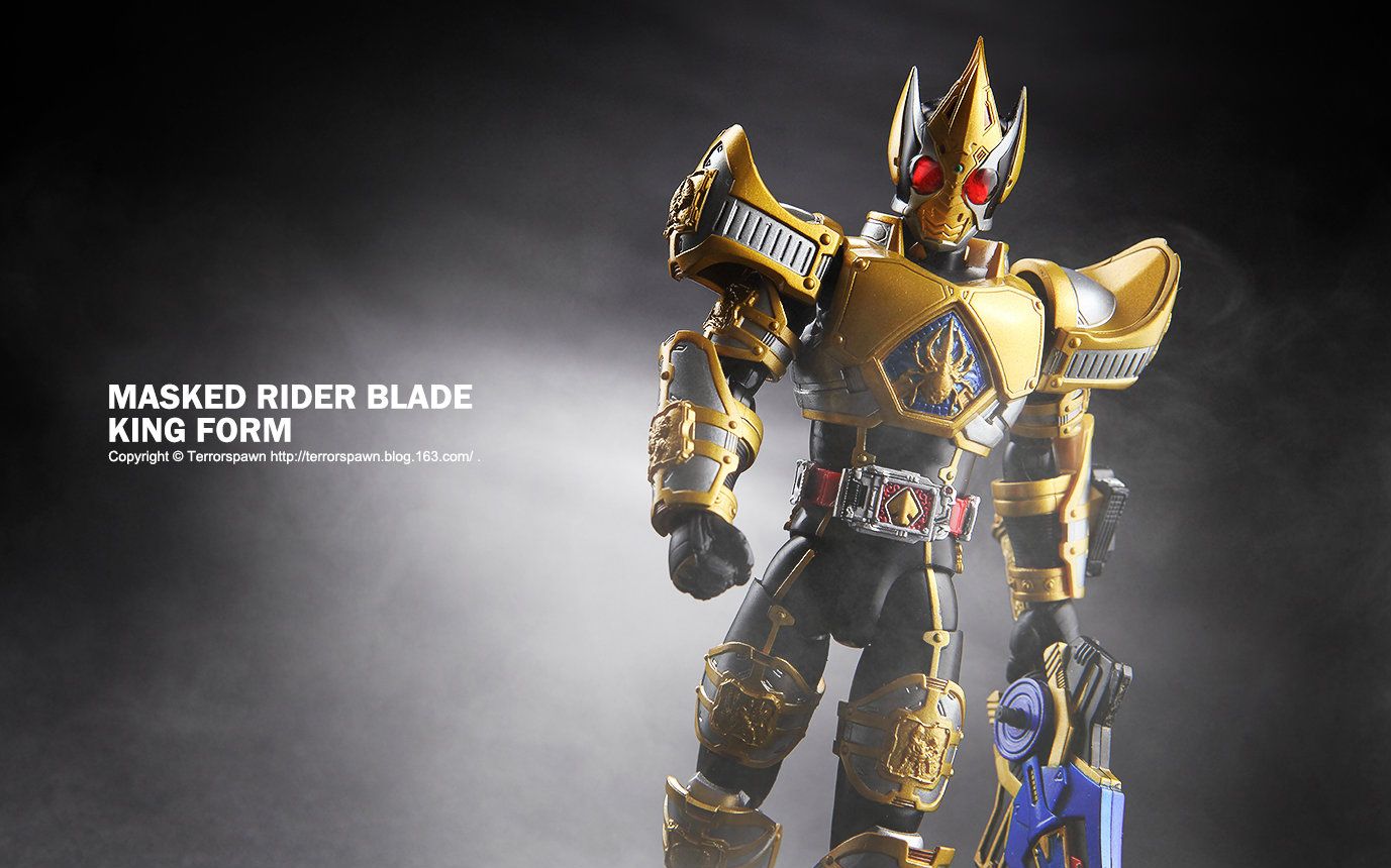 假面骑士blade每个形态的第一次战斗(tv版)_哔哩哔哩 (゜-゜)つロ