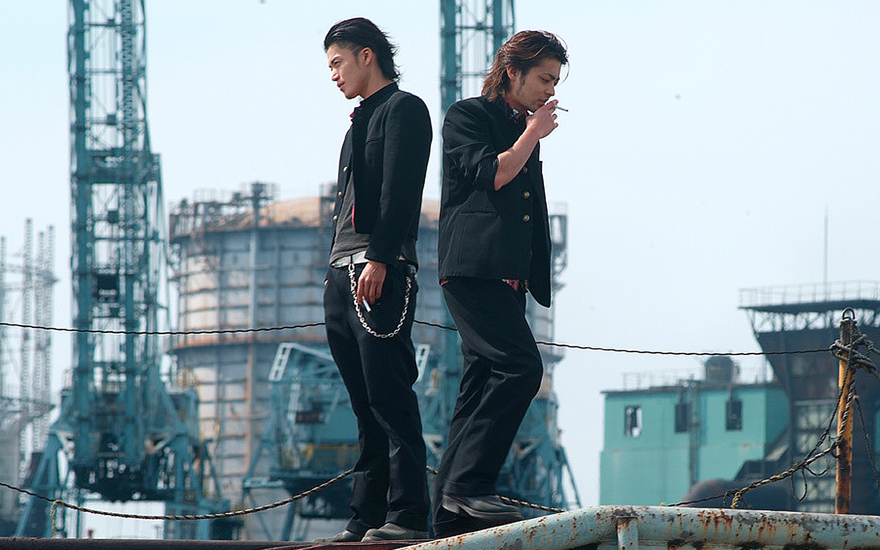 小栗旬vs山田孝之校园争霸,争夺铃兰高中老大位置,两大帅哥颜值巅峰