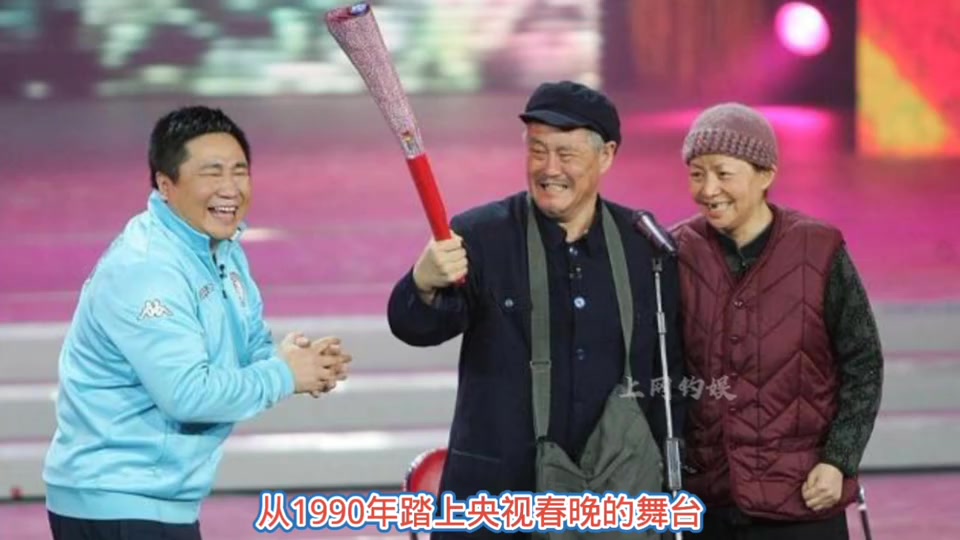 33岁赵丽颖干农活,跪地挖菜太卖力,盘点农村出身的明星