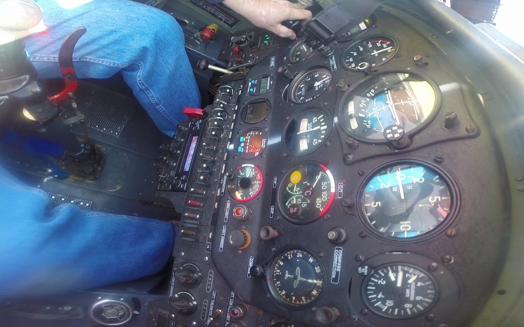 初教6的发动机启动(注油四五下)| 北美飞友分享