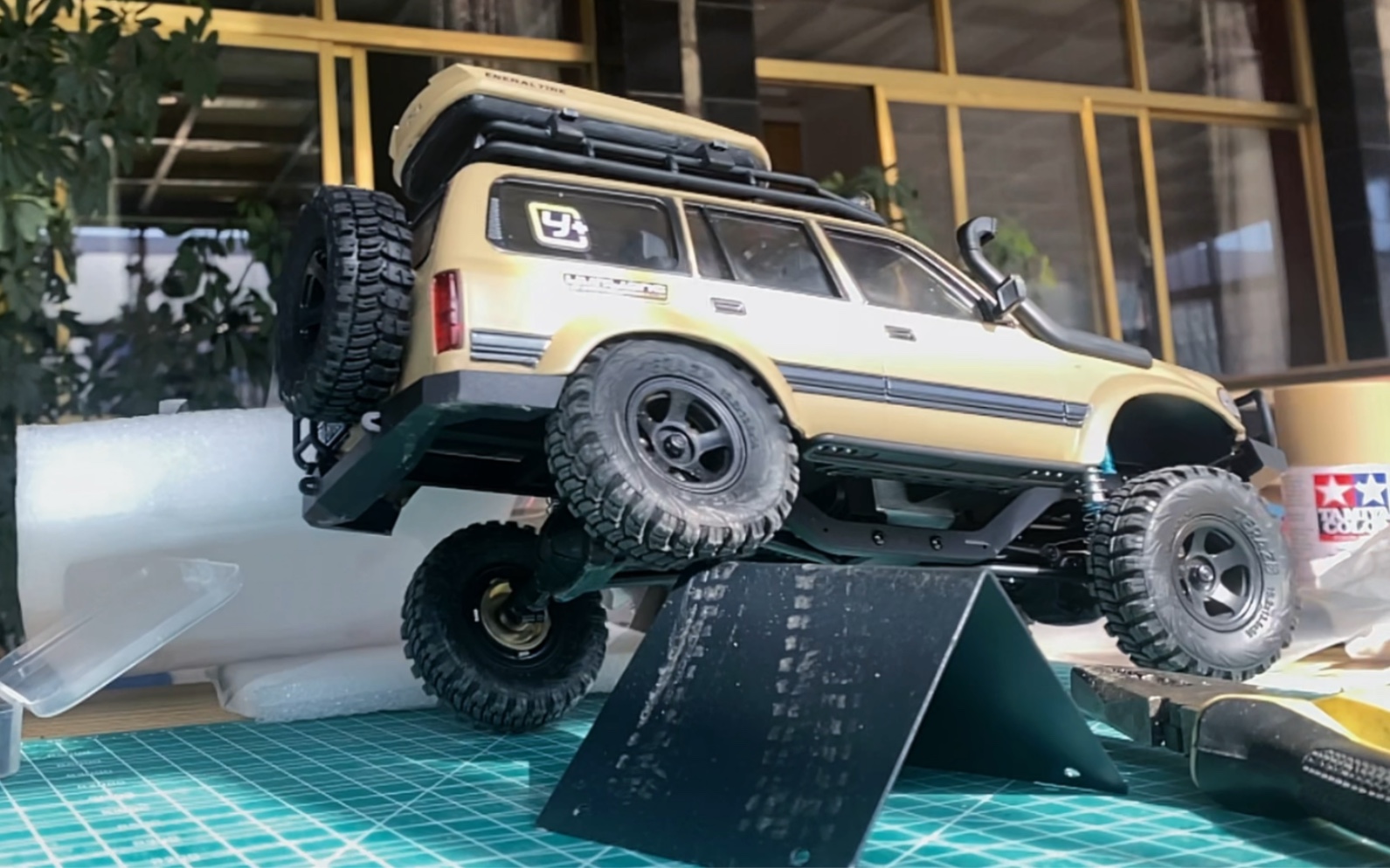 fms雪山风暴攀爬车改装油压避震姿态,lc80攀爬车