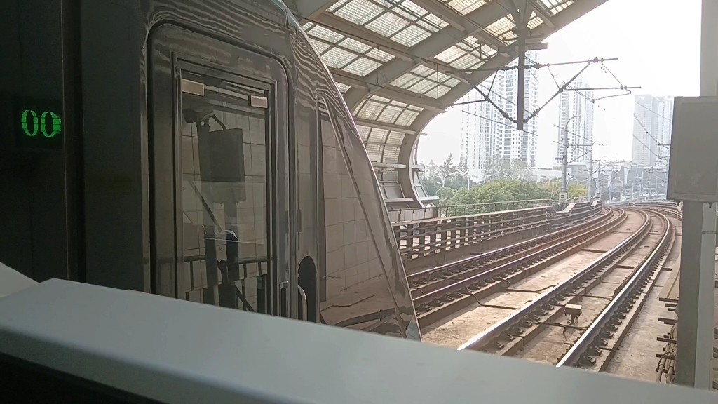 南京地铁1号线( 047048 )出小龙湾站