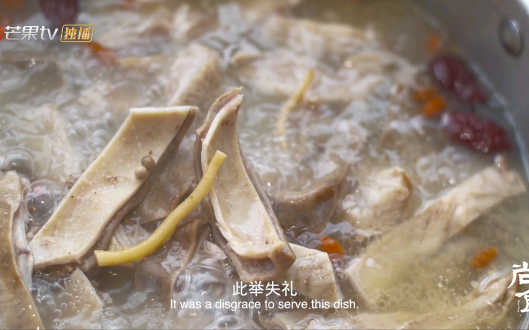 尚食美食排骨装入猪肚同煮胡椒麻香入肉汤春寒时节来一碗胡椒猪肚汤