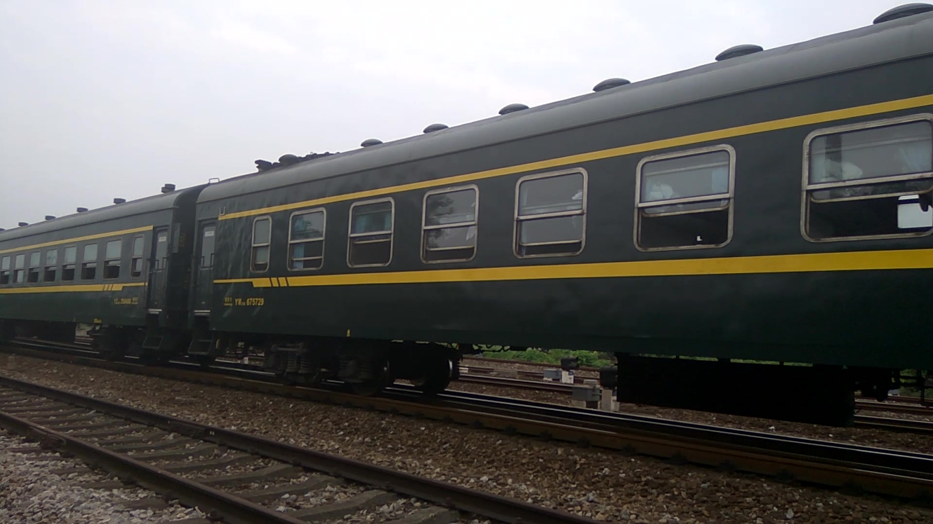 广茂铁路军列水表警告广铁df4b牵引军列通过