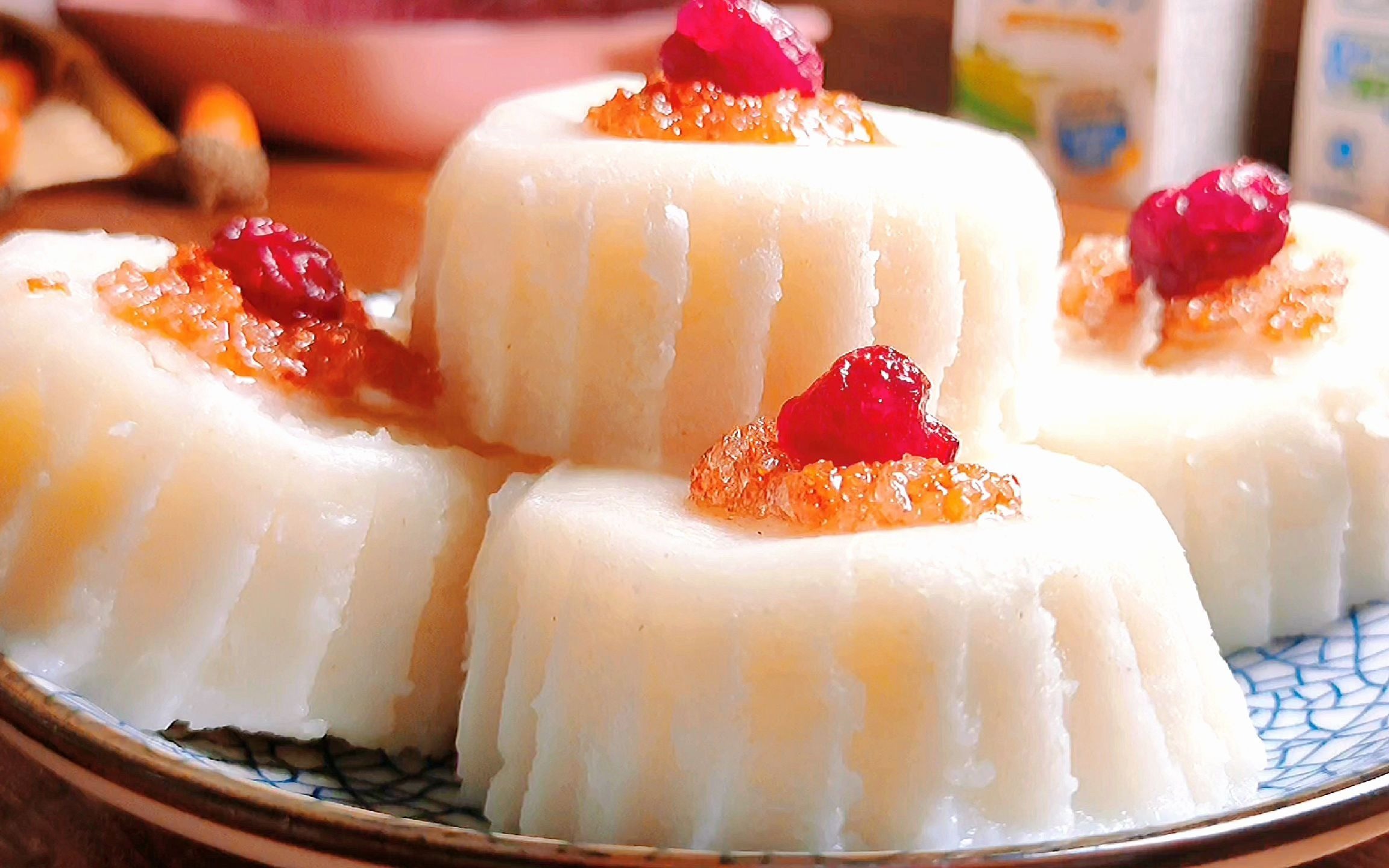 桂花飘香的季节,来一盘不用烤盘就能做的牛奶米糕吧