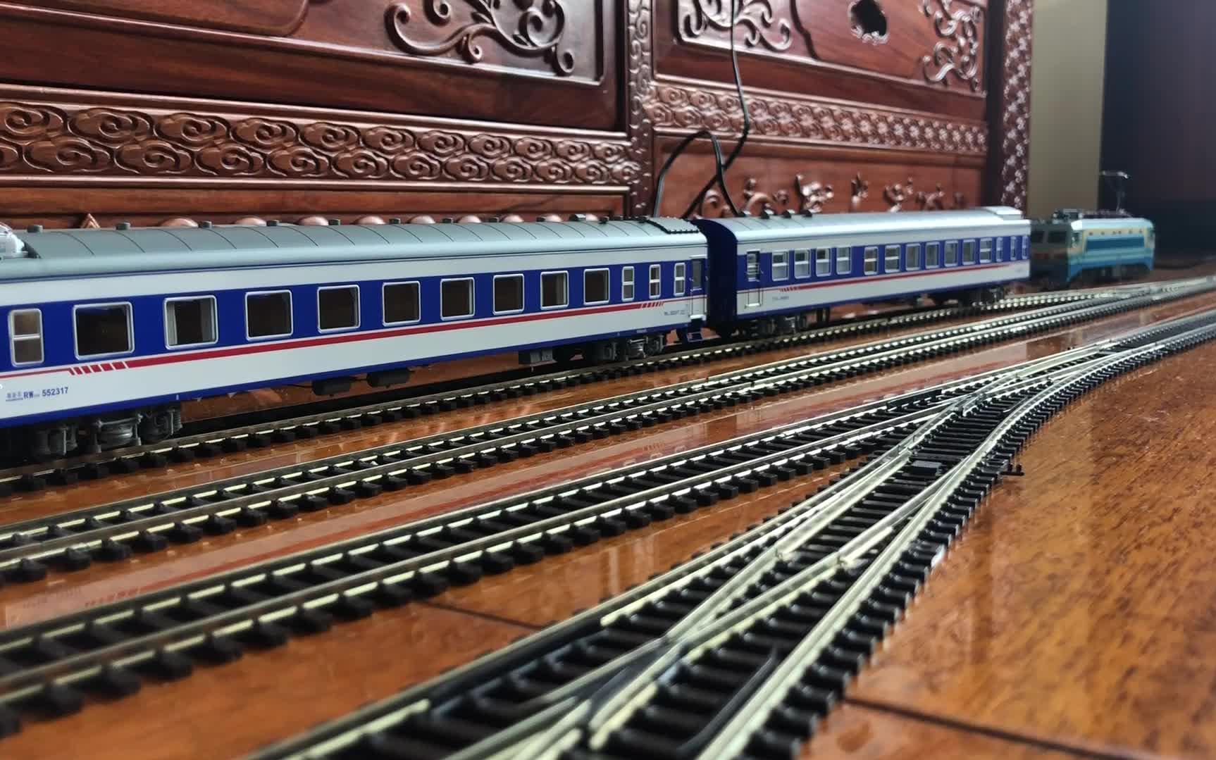 【火车模型】双机(hxd1c hxd1d) 25g