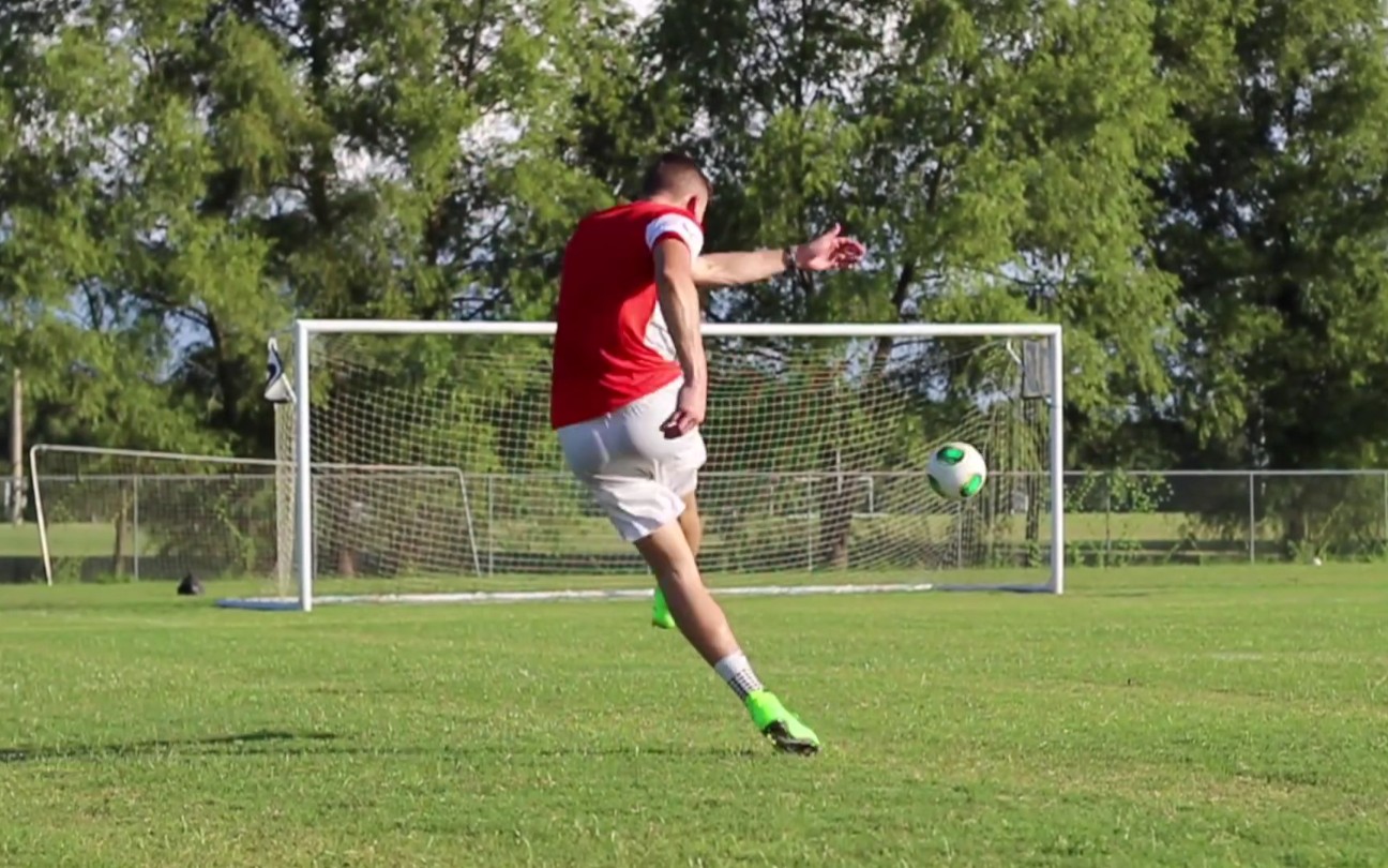 美国高手电梯球弧线球射门演示动作流畅标准