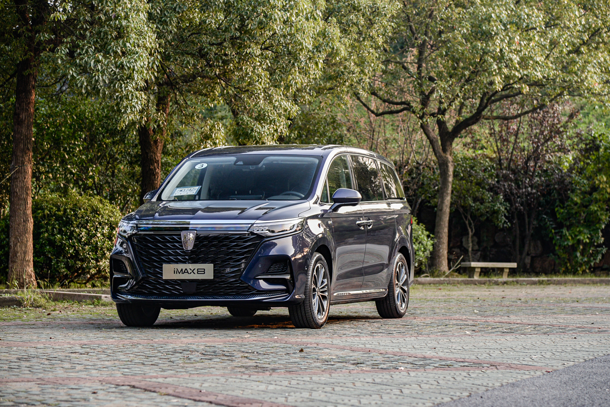 荣威imax8陆续到店国产mpv的春天来了