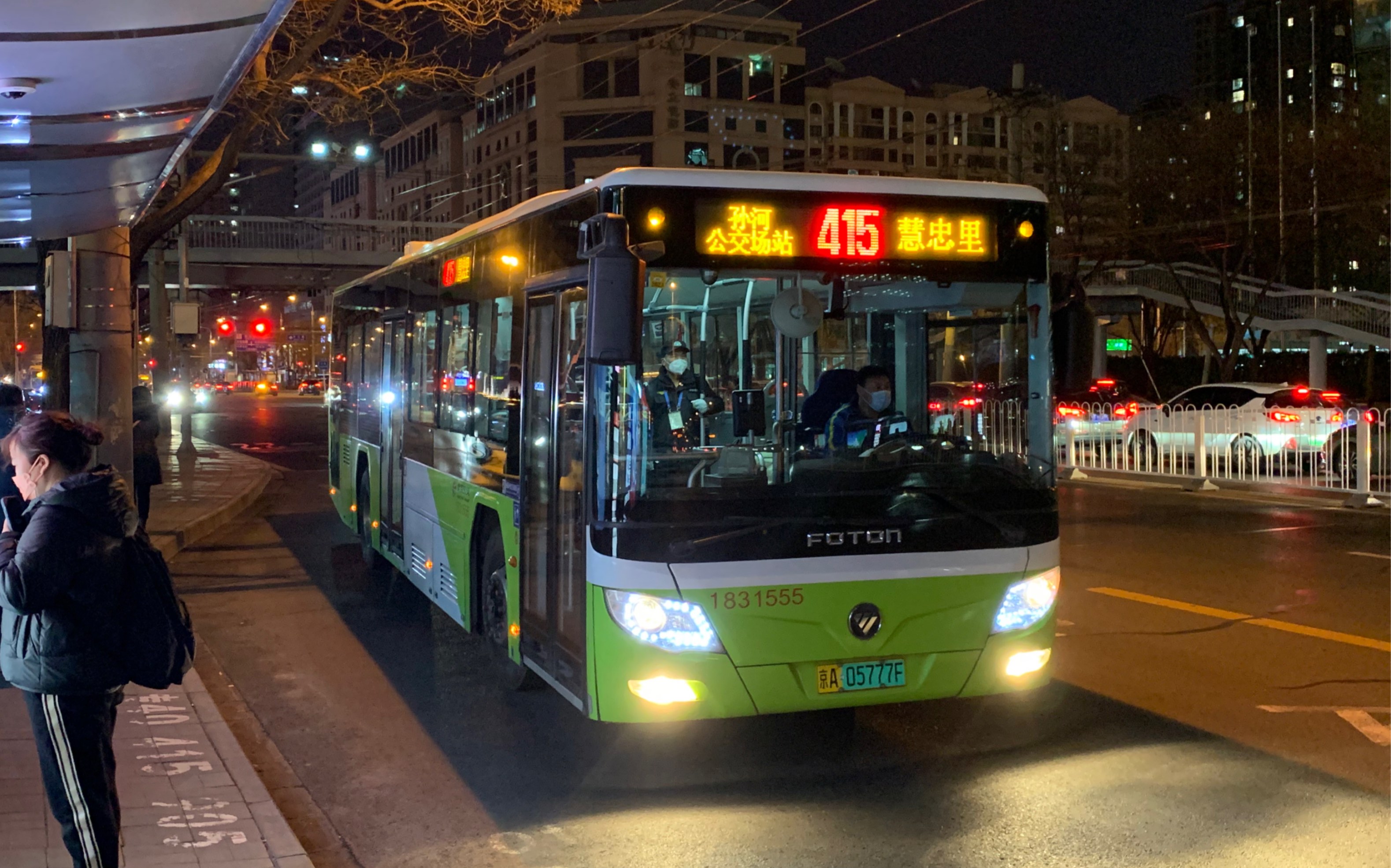 福田bj6123shevca-3型31555号车运行于415路辛店村-北苑路大屯北站