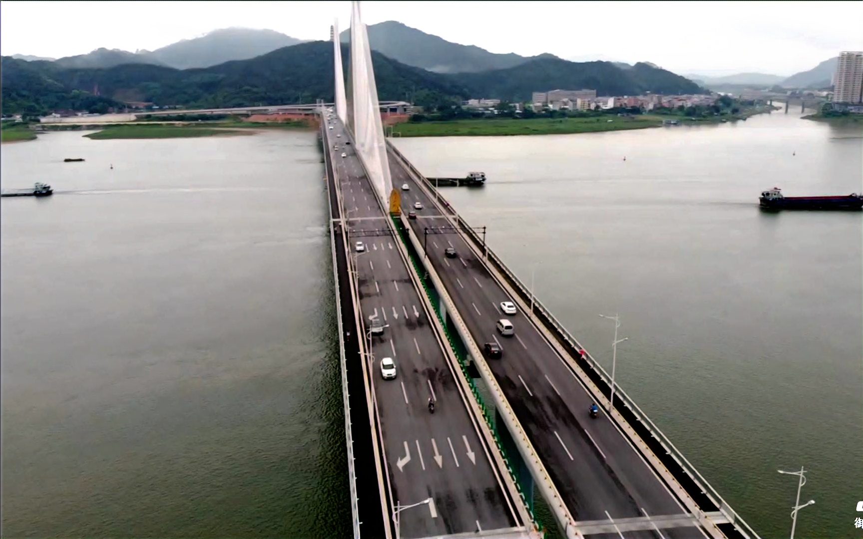 大疆御air航拍肇庆端州三桥的每个日夜