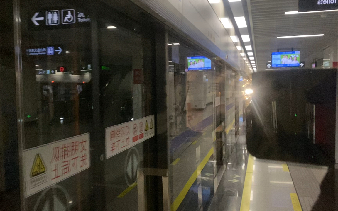 南昌地铁3号线(京东大道方向)进入八一馆站