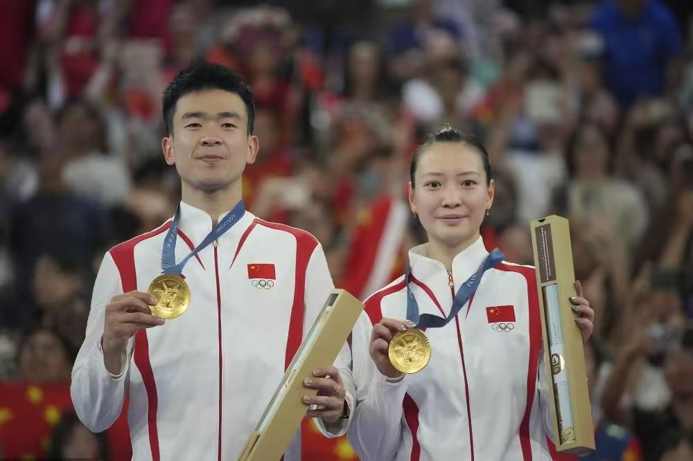 巴黎奥运会-郑思维&黄雅琼羽毛球混双夺冠