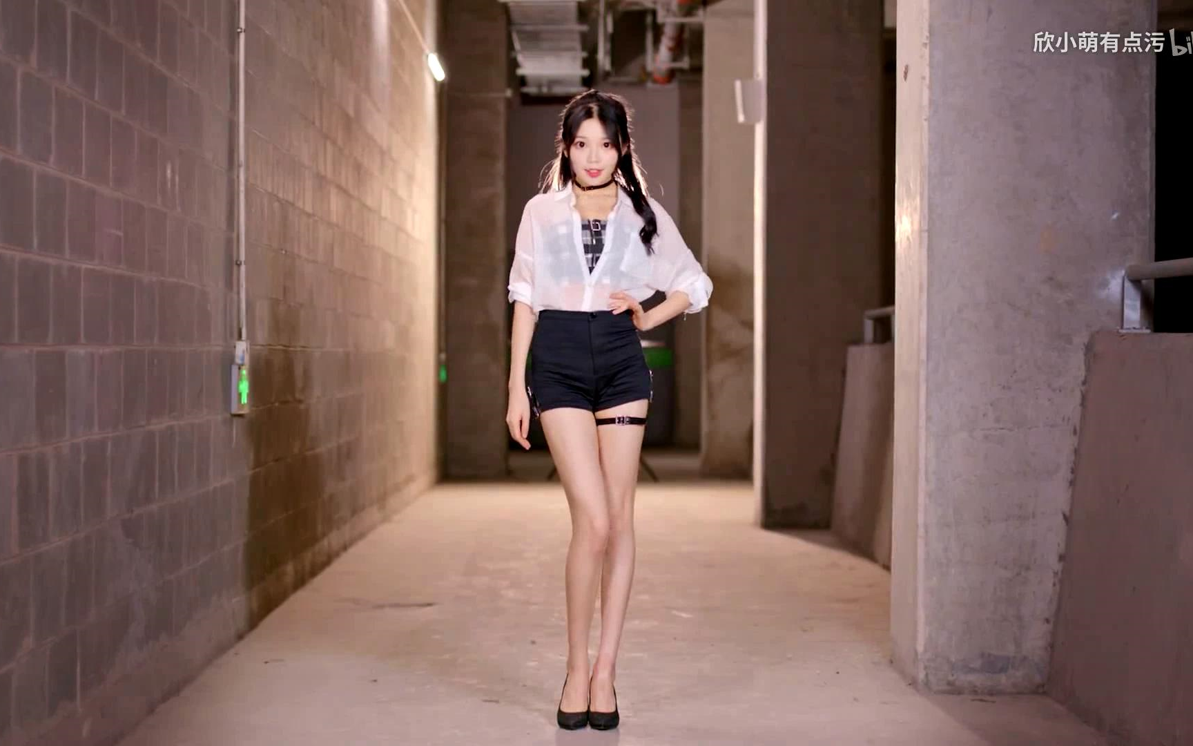 欣小萌,跟着节奏大师摇就完事了