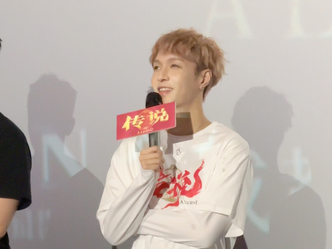 【张艺兴甜向】你在笑,我也在笑.可爱的你,治愈着我(们)!