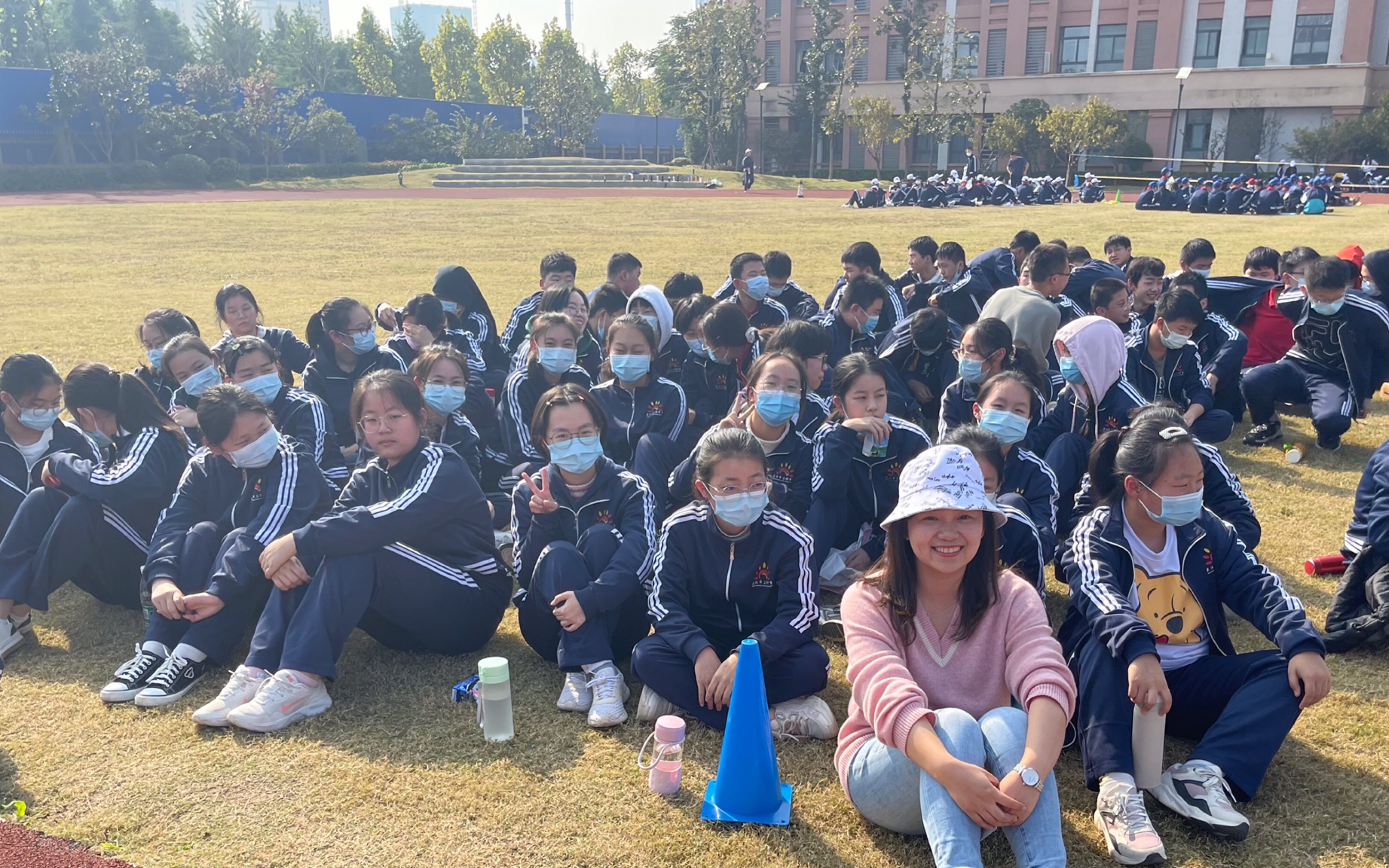 25"让我们跃入人海,做一朵奔涌的浪花"——武汉市二桥中学芳草校区