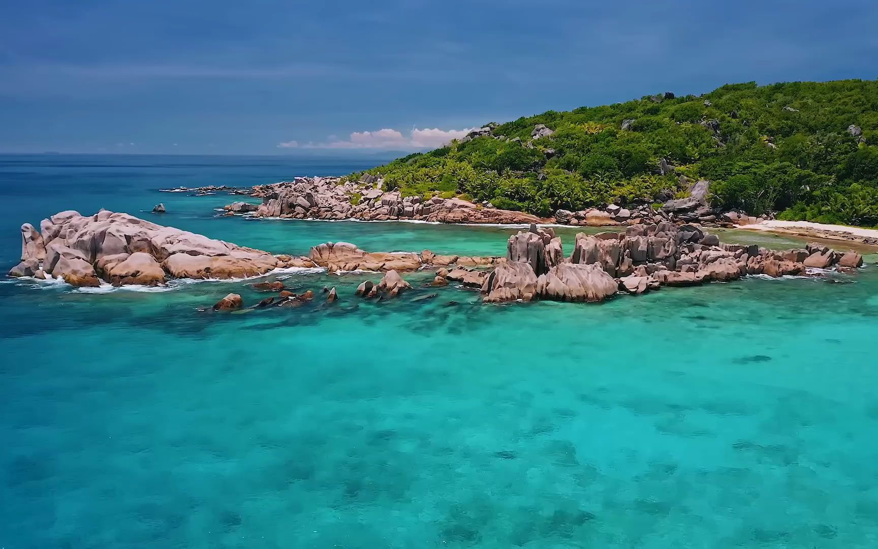 沉浸在大海的怀抱中,心胸开阔无比!